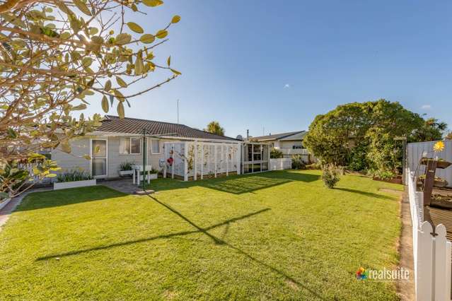 38 Norfolk Crescent Otaki Beach_2