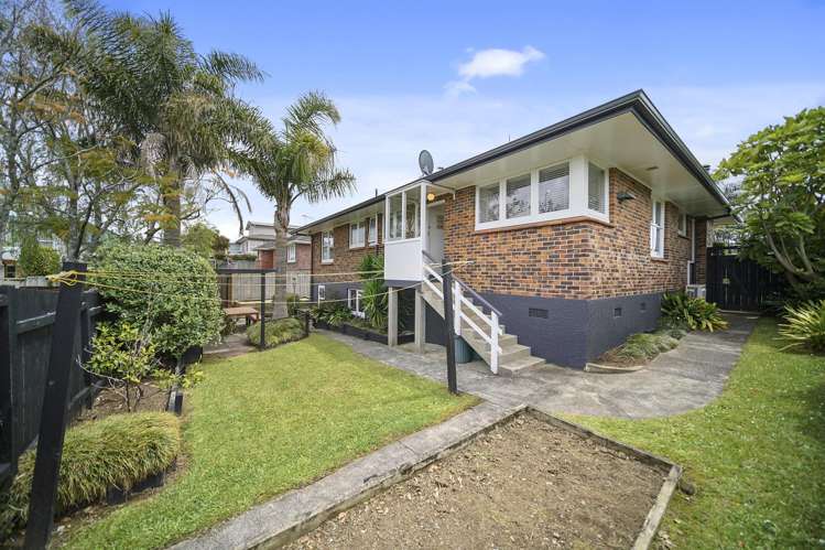 54 Bradbury Road Botany Downs_14