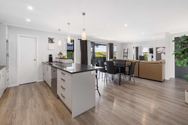 19 Ballintoy Park Drive Welcome Bay_3