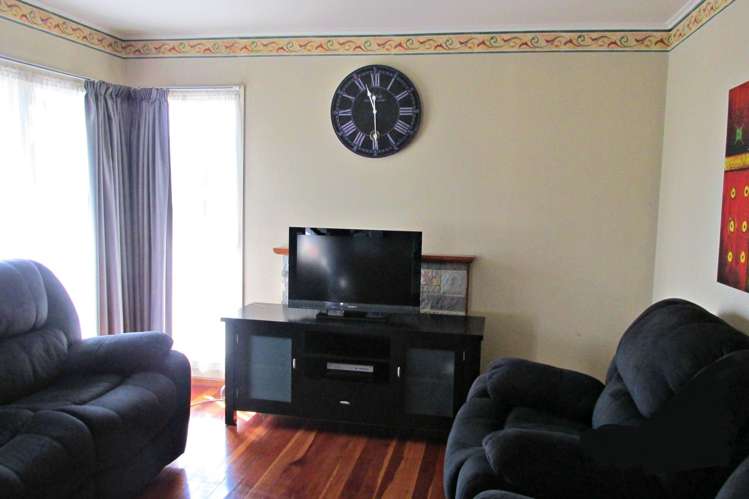 7 Mackenzie Street Te Atatu South_3