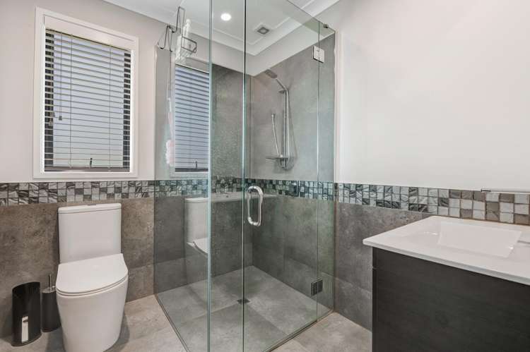 8 Roberts Road Matakatia_16