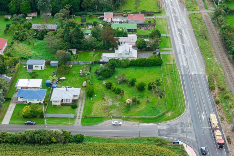 2 and 4 Waikawa Beach Road Manakau_7