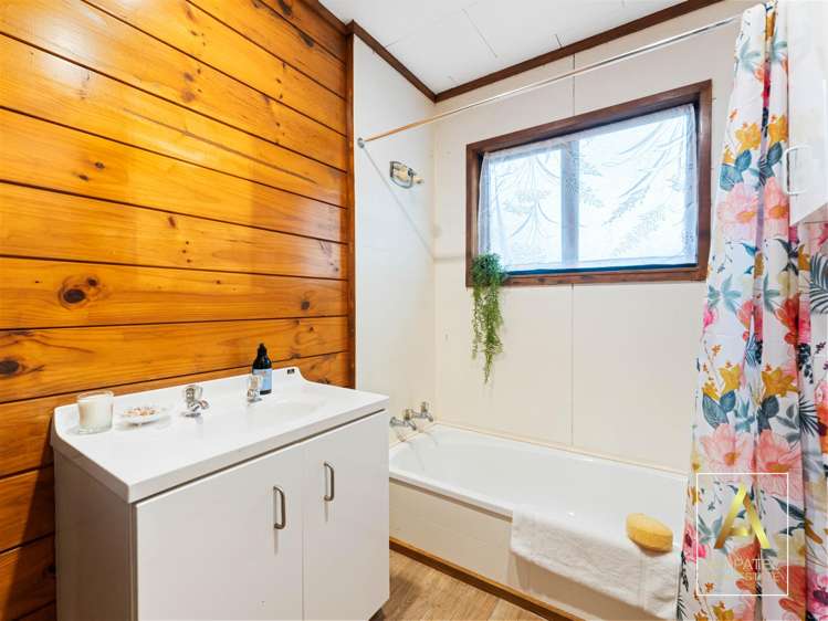 1/9 Te Kanawa Crescent Henderson_17