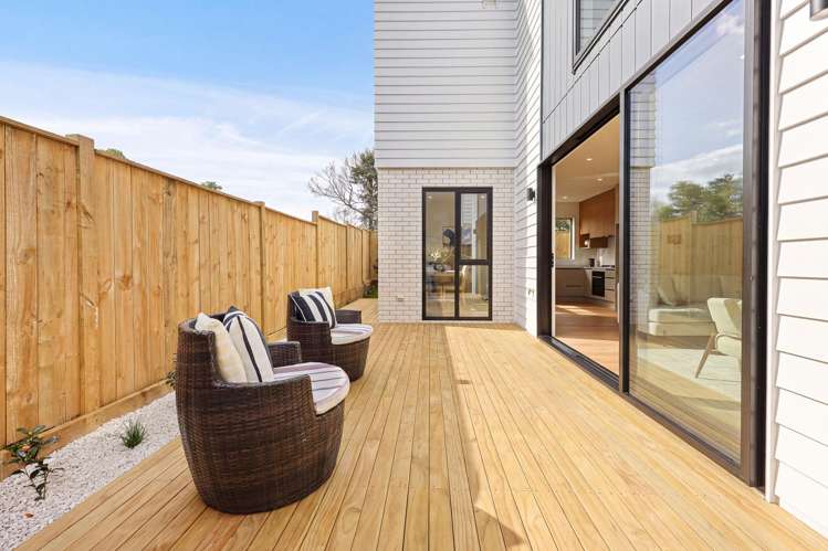 12B Butley Drive Farm Cove_37