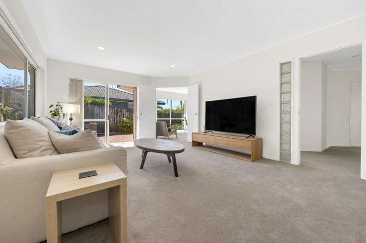 2/248 Botany Road_3