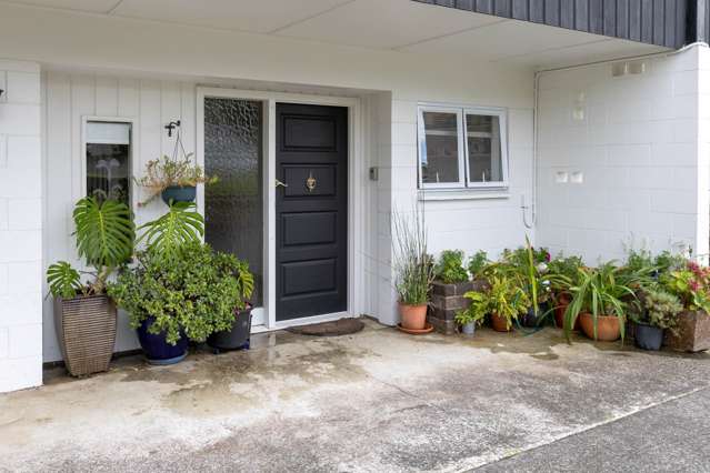 Coastal Living at its Finest – Fully Furnished...