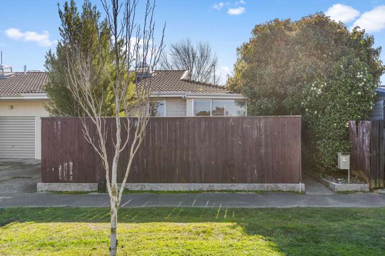 2/73 Lakewood Drive Burwood_1