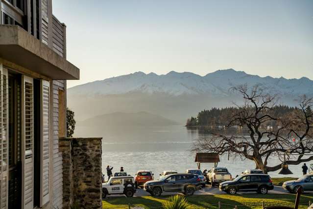 Central Living, Lakeside Location