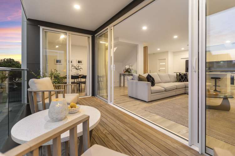 5b Holland Avenue Point England_5