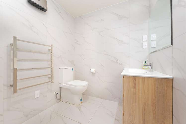 9/60 Kelman Road Kelston_13