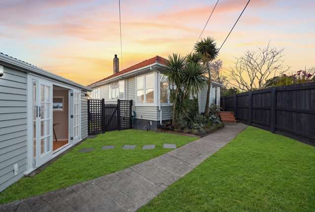A Warm Welcome to Narrow Neck