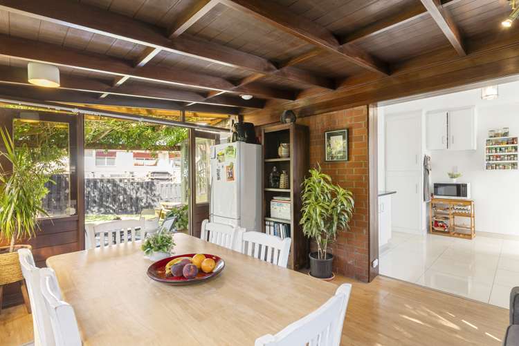 2/16 Girrahween Drive Totara Vale_8