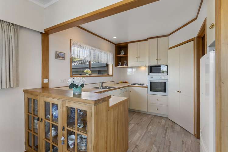 8 Helvetia Drive Browns Bay_11