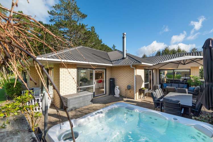 108 Paremoremo Road_4