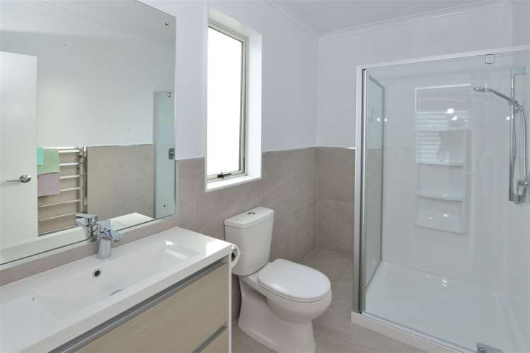 3 Couldrey Crescent Red Beach_13