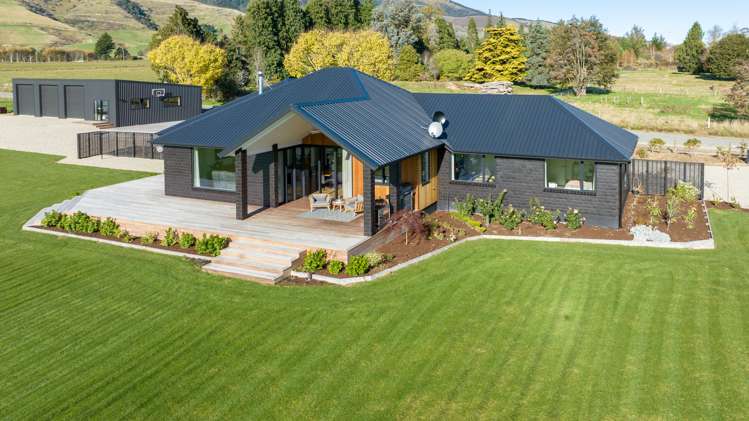 15 Cemetery Road Kuri Bush_3