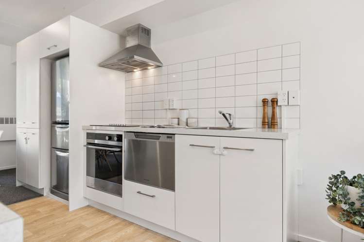 13/14 Buffon Street Waltham_10