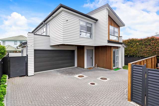 Spacious & sophisticated in the heart of Ellerslie