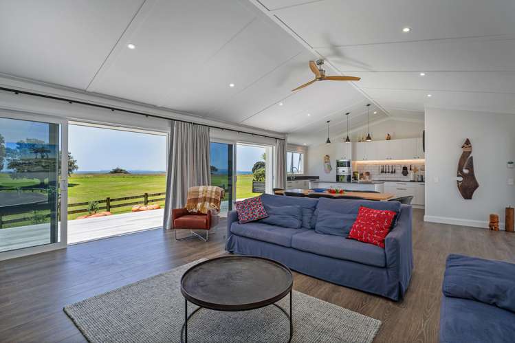 112 Ocean Close Matarangi_12