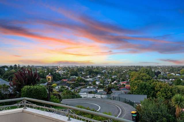 Price Drop of $100k! Priced Deadline $699k