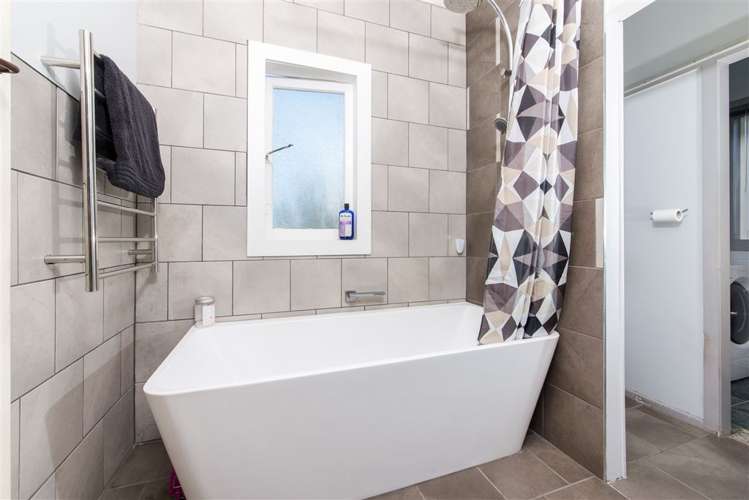 49 Queen Mary Avenue New Lynn_13