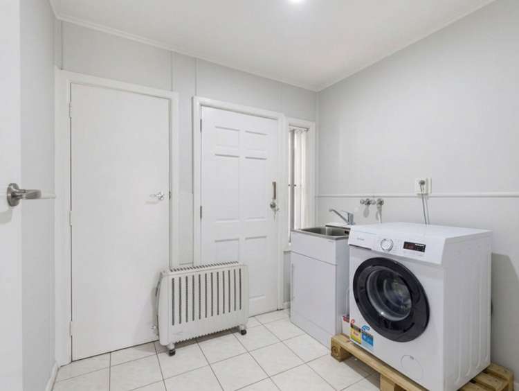 13 Great south road Papatoetoe_9