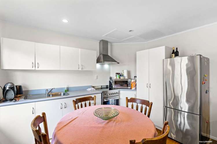 15 Amberley Avenue Te Atatu South_7