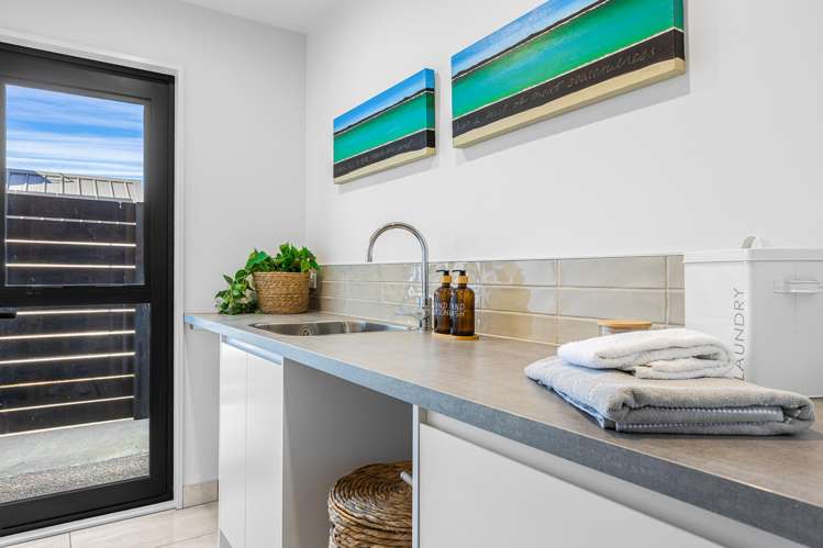 6 Waitikiri Square Parklands_20