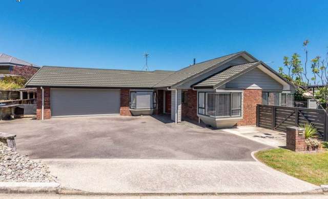 Charming 4BR Family Haven - Paraparaumu