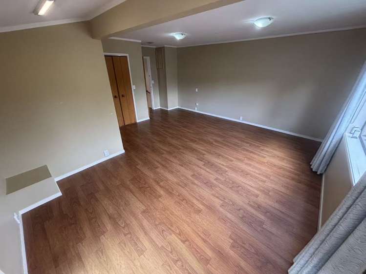 9 Greenvalley Rise Glenfield_13