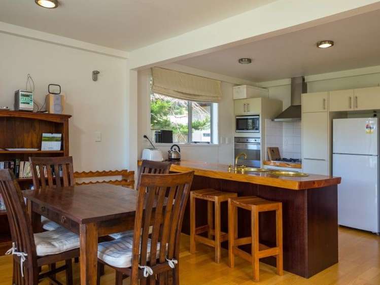 2 Esplanade Okiwi Bay_10