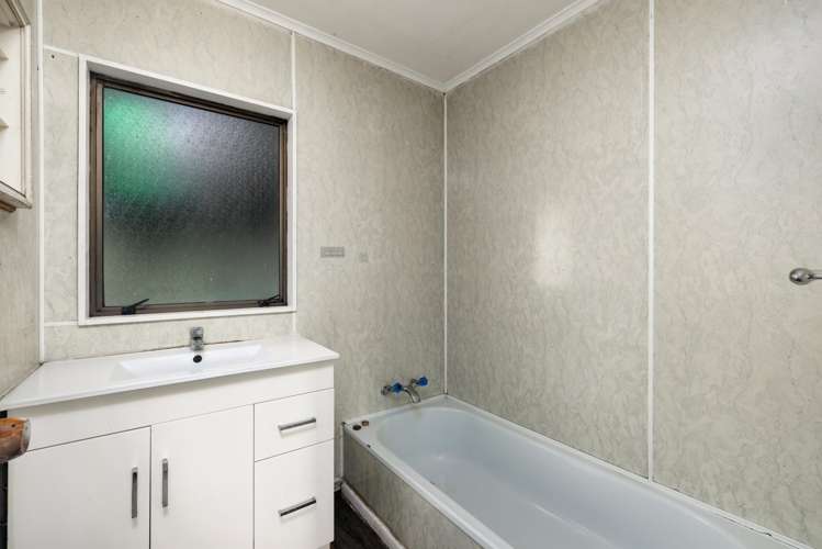 142 Roger Road Taheke_13