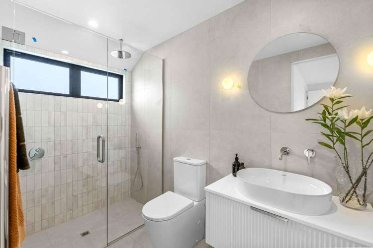 2/60 Innes Road Merivale_6