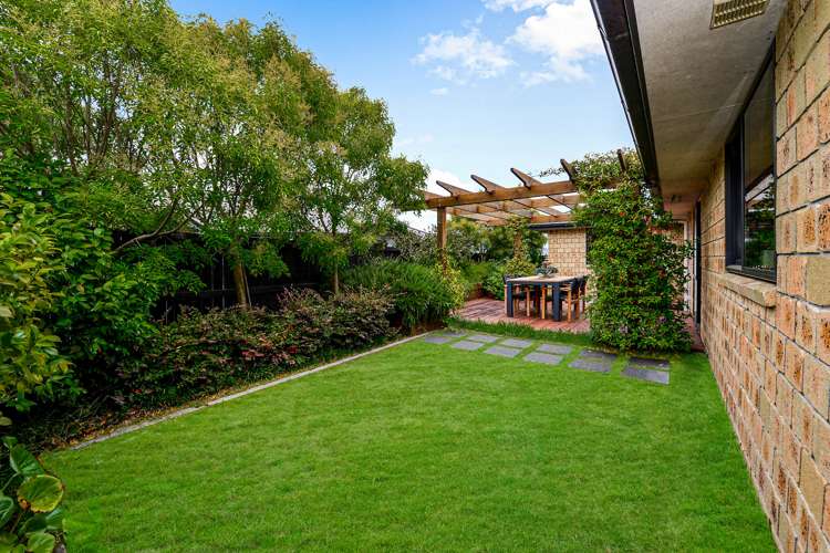 14 Bishopsworth Way Huntington_17