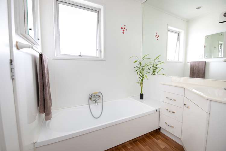 26 Harpham Street Taradale_12