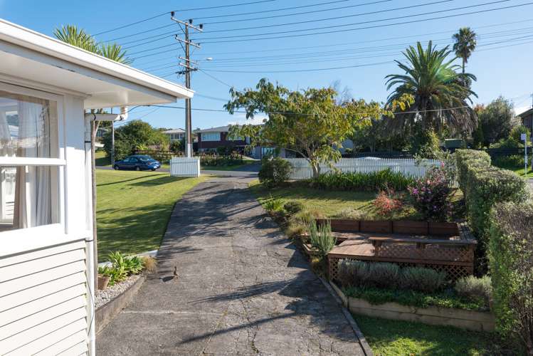 15 Kelwyn Road Kelston_17