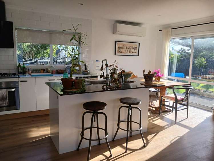 49 Solar Road Glen Eden_8