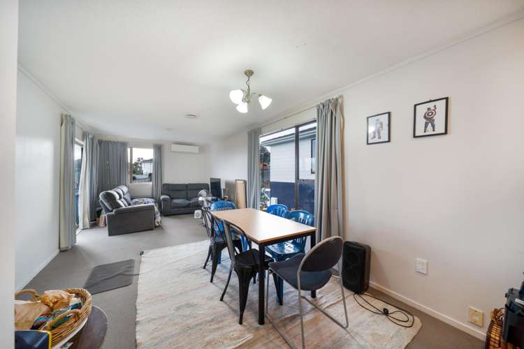 14 Penguin Grove Waitangirua_6