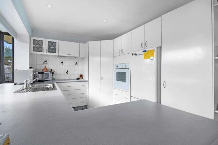 9 Saunders Crescent Stoke_13