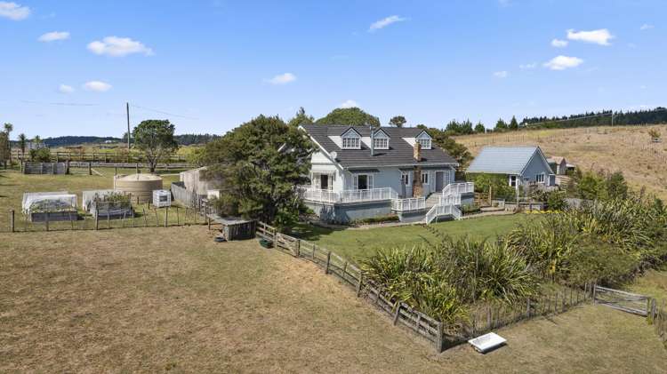 176 Valley Road Waitoki_44
