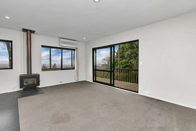 493 Scenic Drive Waiatarua_3