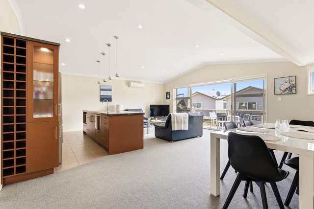 2/17 Tremaine Avenue Two Mile Bay_3