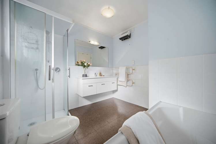 2/7 Newstead Avenue Browns Bay_6