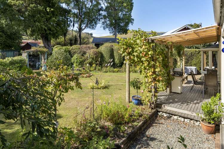 67 Eighty Eight Valley Road Wakefield_25