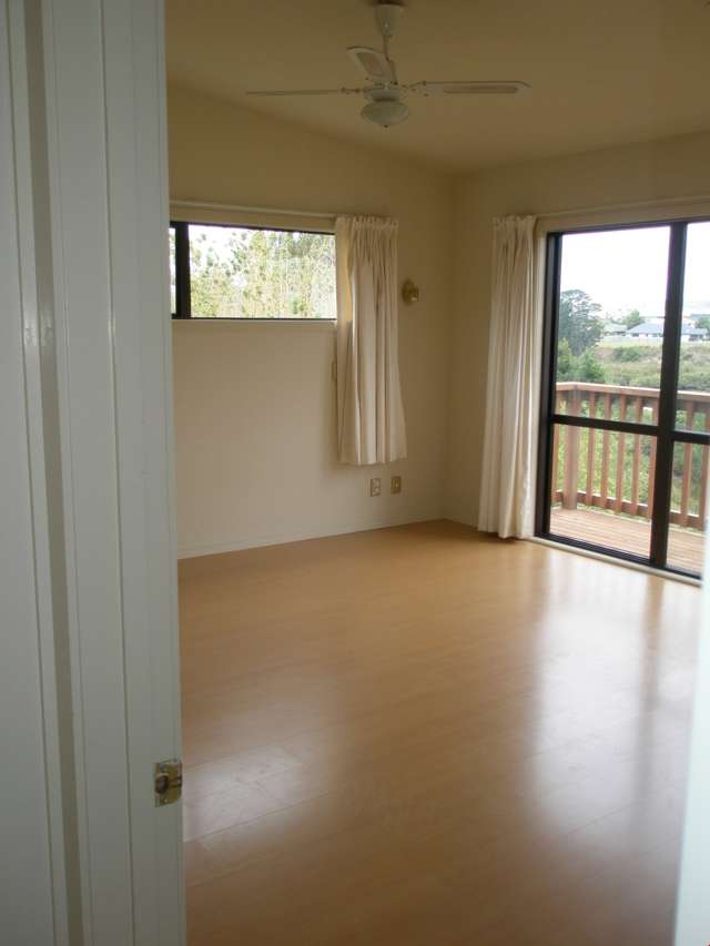 2/144 Ennis Avenue Pakuranga Heights_1