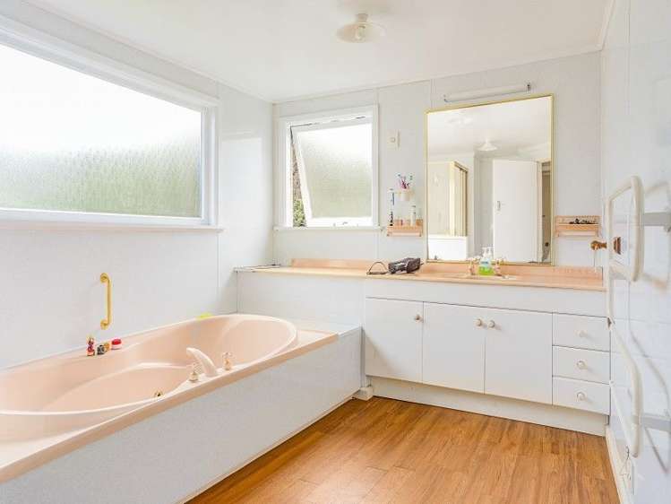 18 Maitland Avenue Stoke_6