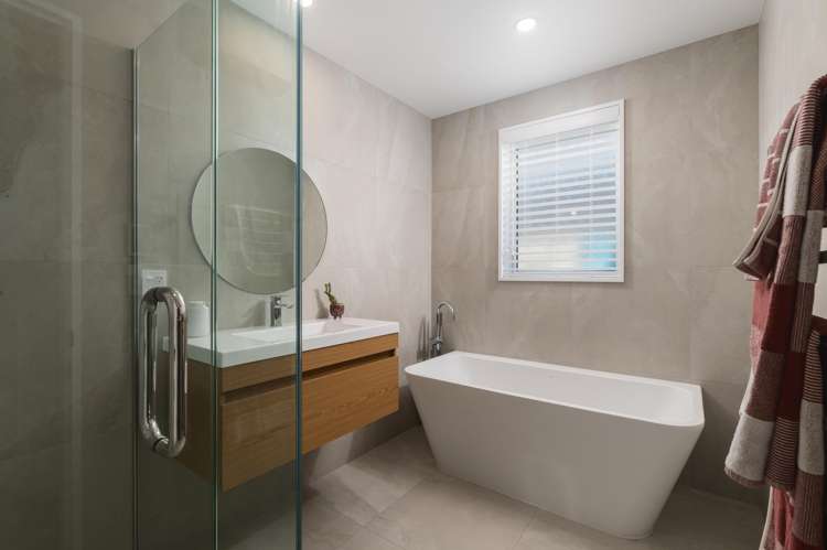 120 Southfield Drive Lincoln_12