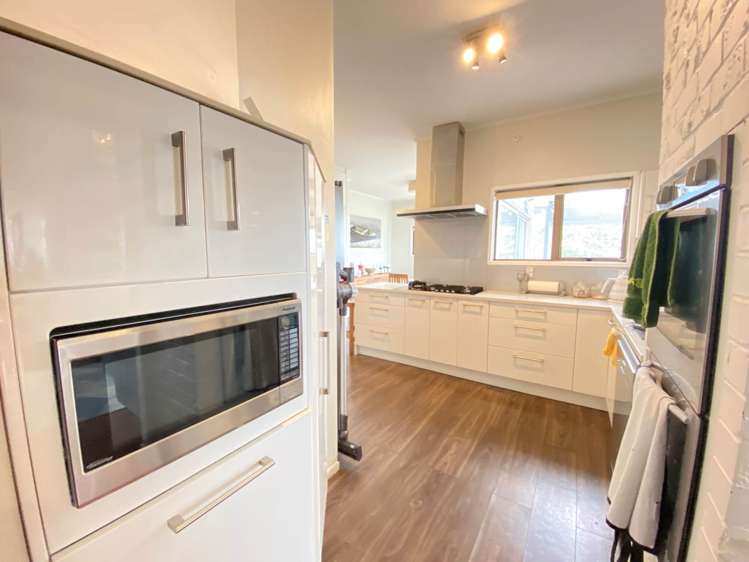 12a Beach Road Mellons Bay_10