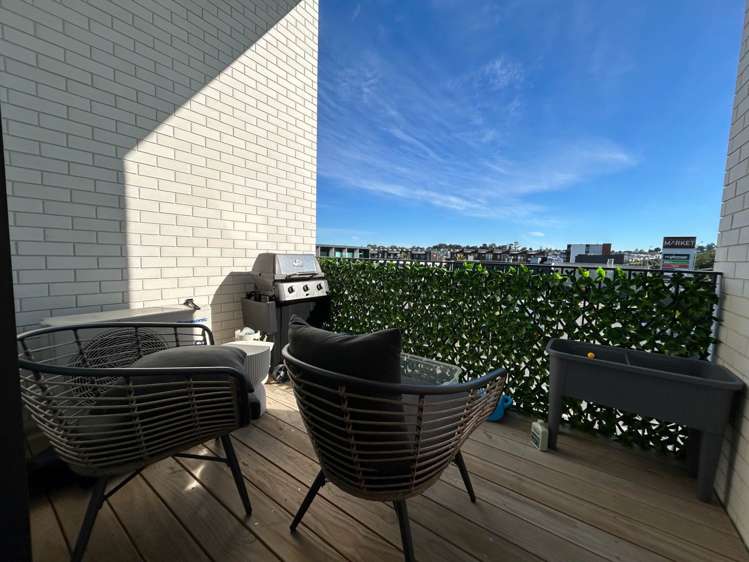 8/2 Pohatu Lane Saint Johns_0