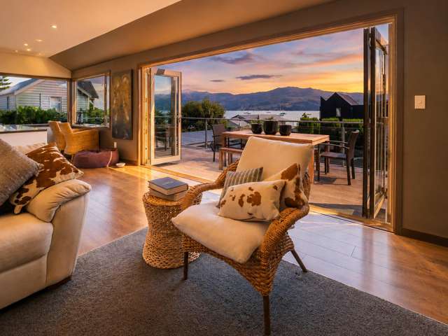 Elevated Living in Akaroa!
